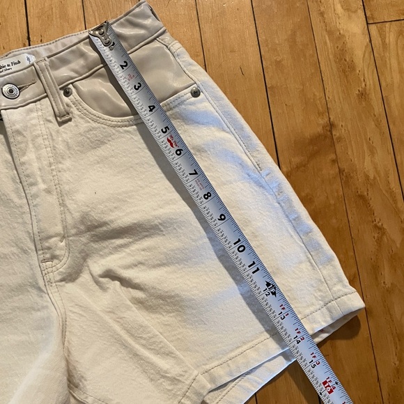Abercrombie & Fitch Ivory Cream Dad Short High Rise - Picture 7 of 10